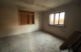 Casa cu anexe si gradina.