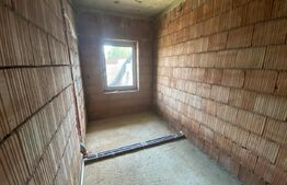 Apartament cu 3 camere, 40 mp, decomandat, zona Porolissum 