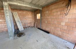 Apartament cu 3 camere, 77 mp, decomandat, curte 150 mp, zona Dumbrava Nord