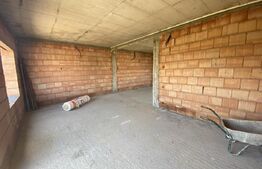 Apartament cu 3 camere, 77 mp, decomandat, curte de 150 mp, zona Dumbrava Nord