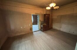 Casa de vanzare cu 3 camere.