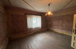 Casa de vanzare cu 3 camere.