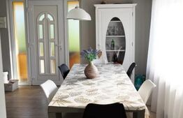 Casa de vanzare cu piscina