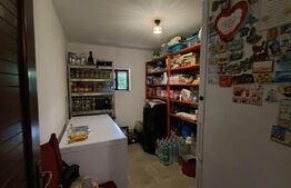 Casa de vanzare, cu 2 camere, 82 mp, zona Aghires. 