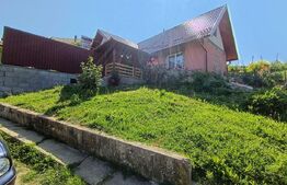 Casa de vanzare, cu 2 camere, 82 mp, zona Aghires. 