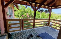 Casa de vanzare, cu 2 camere, 82 mp, zona Aghires. 