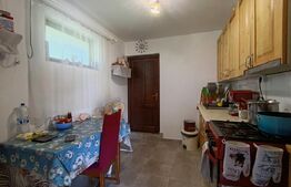 Casa de vanzare, cu 2 camere, 82 mp, zona Aghires. 