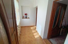 Casa cu 3 camere  70 mp și  teren de 800 mp