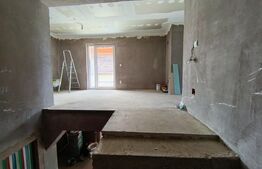 Casa cu 4 camere în suprafață de 192 mp și un teren de 1400 mp, zona Romanasi