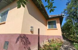 Casa cu 3 camere, în suprafață de 65 mp și teren de 1000 mp, Zalau