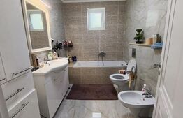 Casa ultra finisată și mobilata cu 3 camere 1 living și o terasă generoasă 