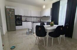 Casa ultra finisată și mobilata cu 3 camere 1 living și o terasă generoasă 