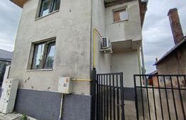 Casa cu 3 camere, suprafata de 140 mp 