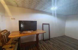 Casa cu 2 camere, baie, bucatarie, anexe și un teren de 300 mp