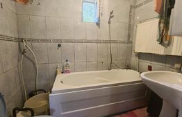 Casa cu 2 camere, baie, bucatarie, anexe și un teren de 300 mp