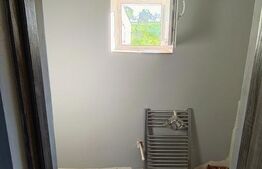 Casa cu 2 camere și living cu o grădină generoasă în suprafață de 4300 mp 