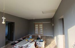 Casa cu 2 camere și living cu o grădină generoasă în suprafață de 4300 mp 