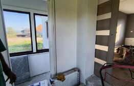 Casa cu 2 camere și living cu o grădină generoasă în suprafață de 4300 mp 