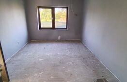 Casa cu 2 camere și living cu o grădină generoasă în suprafață de 4300 mp 