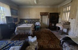 Casa cu 3 camere și o bucatarie de vară și 1300 mp teren și anexe