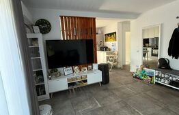 Apartament cu 3 camere, 65 mp si un foișor cu gradina de 191 mp