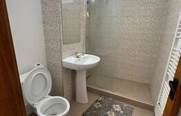 Apartament cu 3 camere, zona Dumbrava