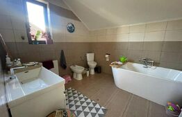 Casă familială bine compartimentată cu garaj dublu