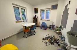 Casă de închiriat 3 etaje, 300 mp, zona Central