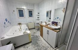 Casă de închiriat 3 etaje, 300 mp, zona Central