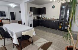 Casa/Spatiu Comercial, 620 mp, pe 3 nivele: demisol, parter, etaj, Zalau