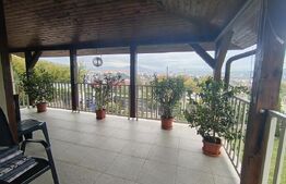 Casa cu 3 camere în suprafață de 122 mp și un teren de 500 mp