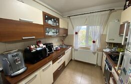 Apartament cu 3 camere, 81 mp, decomandat zona Bradet