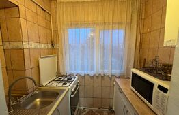 Apartament cu 3 camere de inchiriat, zona Bradet