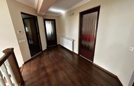 Casa cu piscina, 5 dormitoare, sistem smart home