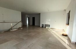 Casă cu 4 camere, 240 mp, teren 800 mp, zona Central 