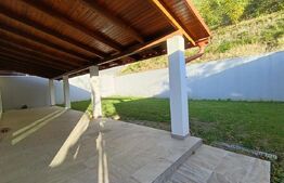 Casă cu 4 camere, 240 mp, teren 800 mp, zona Central 