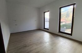 Casă cu 4 camere, 240 mp, teren 800 mp, zona Central 