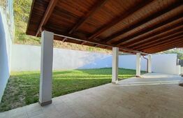 Casă cu 4 camere, 240 mp, teren 800 mp, zona Central 