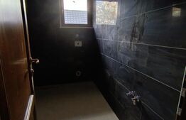 Casă cu 4 camere, 240 mp, teren 800 mp, zona Central 