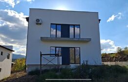 Apartament cu 3 camere, 85 mp și un teren de 200 mp, Zalau