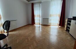 Casa Ultracentral cu 5 camere în suprafață de 300 mp și un teren de 600 mp