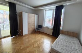 Casa Ultracentral cu 5 camere în suprafață de 300 mp și un teren de 600 mp