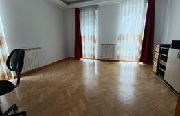 Casa Ultracentral cu 5 camere în suprafață de 300 mp și un teren de 600 mp