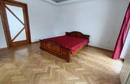 Casa Ultracentral cu 5 camere în suprafață de 300 mp și un teren de 600 mp