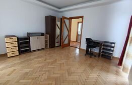 Casa Ultracentral cu 5 camere în suprafață de 300 mp și un teren de 600 mp