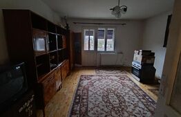 Casă de vanzare/spatiu comercial, cu 4 camere și un teren de 300 mp, central