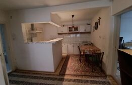 Casă de vanzare/spatiu comercial, cu 4 camere și un teren de 300 mp, central