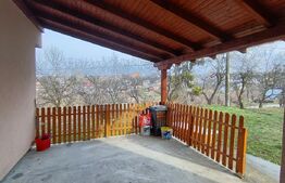 Casa cu 3 camere,baie, bucatarie, teren 500 mp