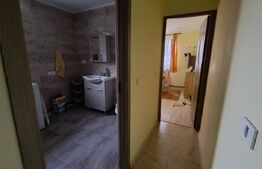 Casa cu 3 camere,baie, bucatarie, teren 500 mp