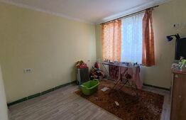 Casa cu 3 camere,baie, bucatarie, teren 500 mp
